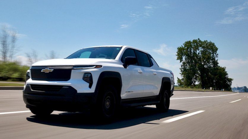 dizel-arabalar-bile-o-kadar-gitmiyor-bu-elektrikli-araba-1-705-km-gidiyor-002