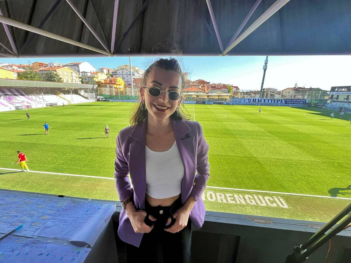 ankaragucu-maclarini-anlatan-elif-unal-kimdir-kac-yasinda-nereli-2