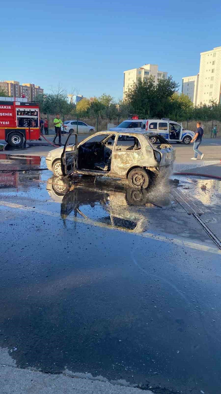 muayeneden-gecmeyen-arabasini-yakti1