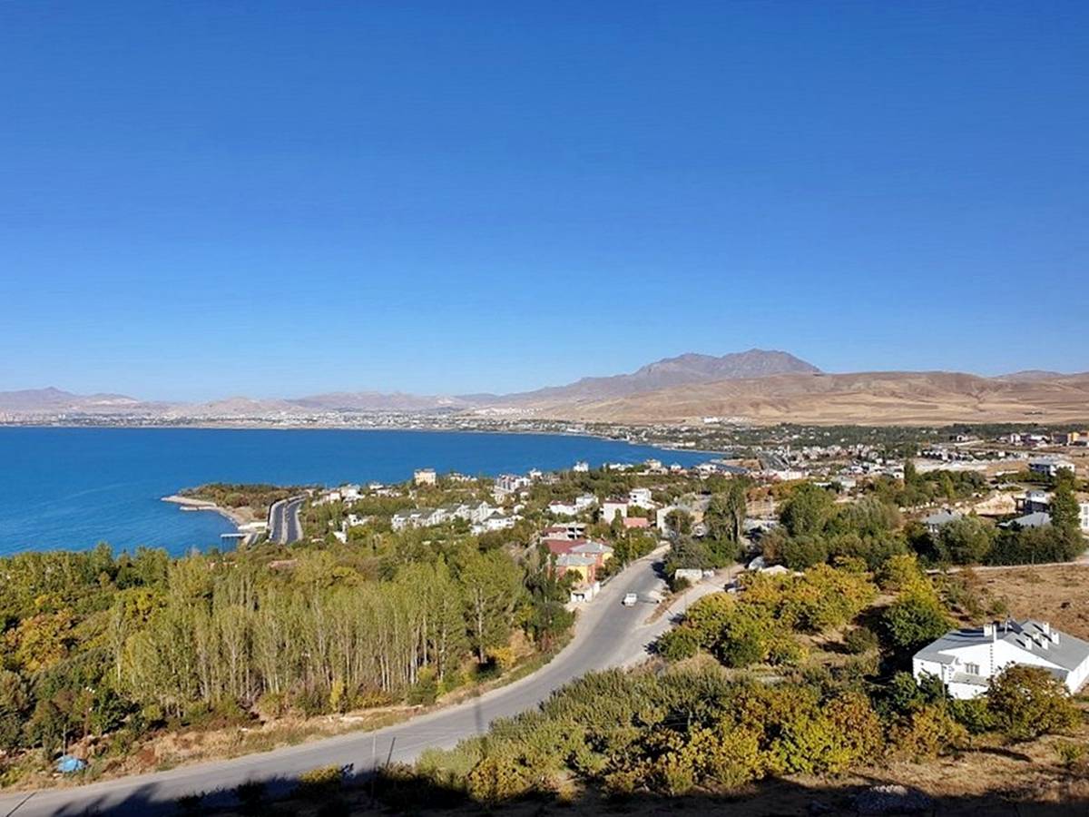 vanin-meshur-caddesi-van-sokaklari-caddeleri-van-satilik-ev-fiyatlari-1