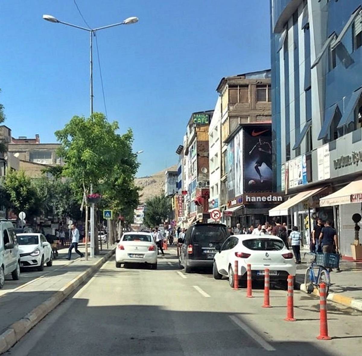vanin-meshur-caddesi-van-sokaklari-caddeleri-van-satilik-ev-fiyatlari-3