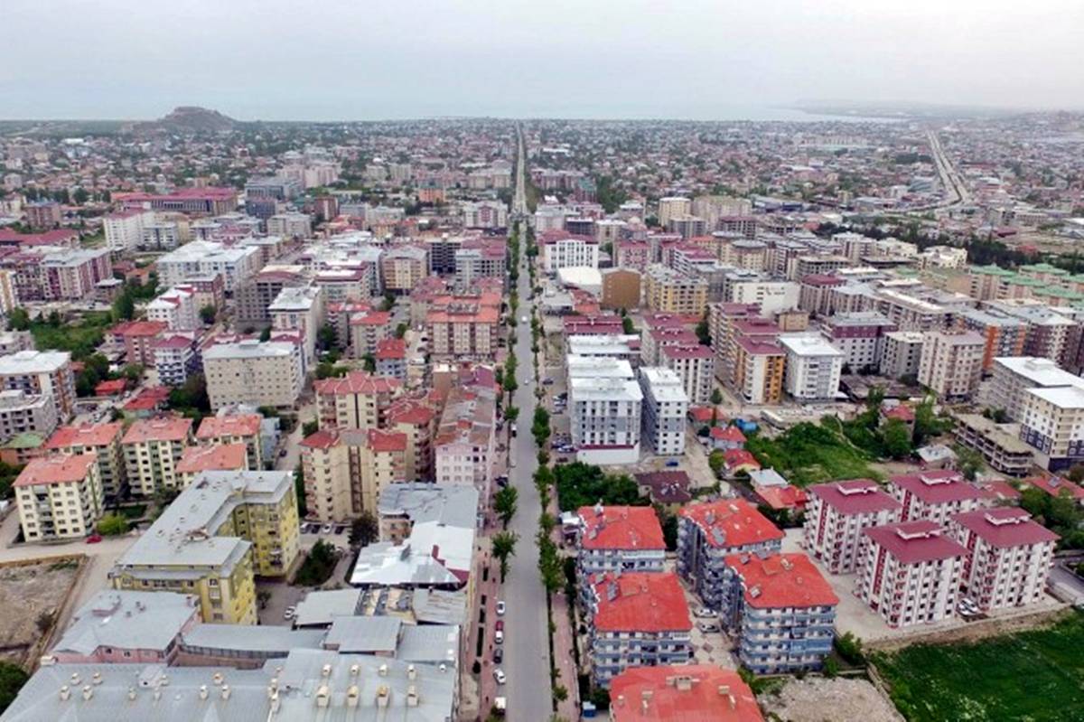 vanin-meshur-caddesi-van-sokaklari-caddeleri-van-satilik-ev-fiyatlari-5