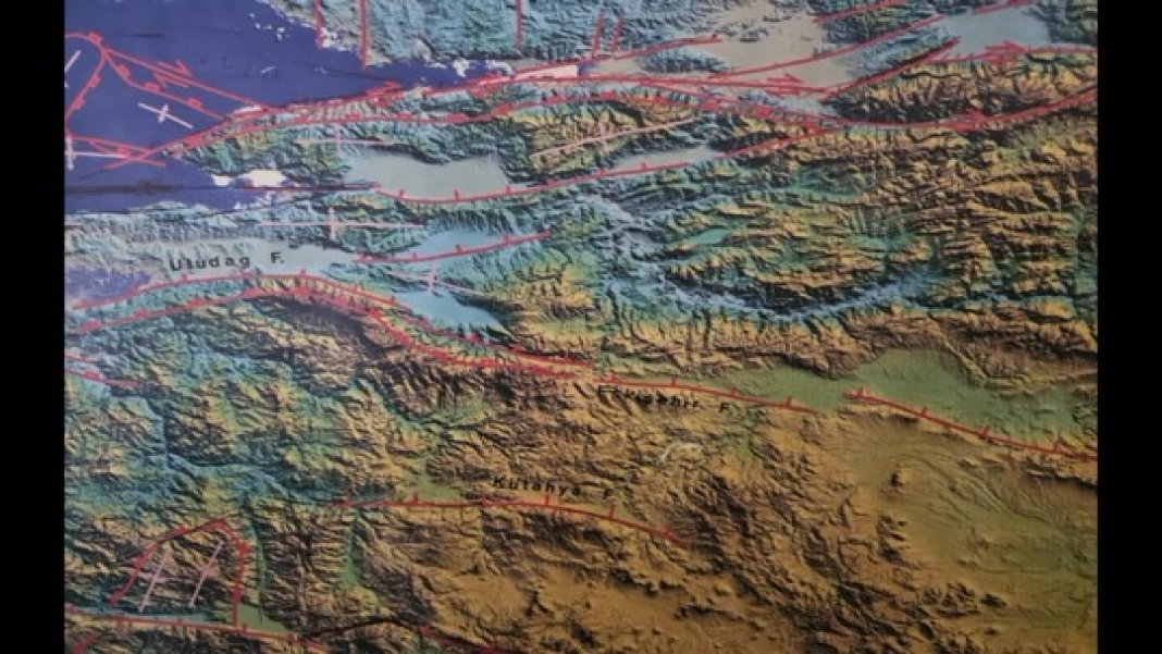 6-2lik-depremi-nokta-atisi-bilen-prof-dr-sener-usumezsoydan-yeni-uyari-marmarada-fay-modelleri-hatali-3