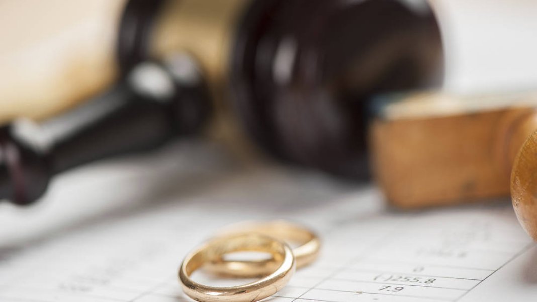 esine-haber-vermedi-yargitay-tam-kusurlu-buldu-kadinin-bosanmadaki-kusurunu-onadi-bunu-yapay-tazminat-odemeye-mahkum-edildi-1