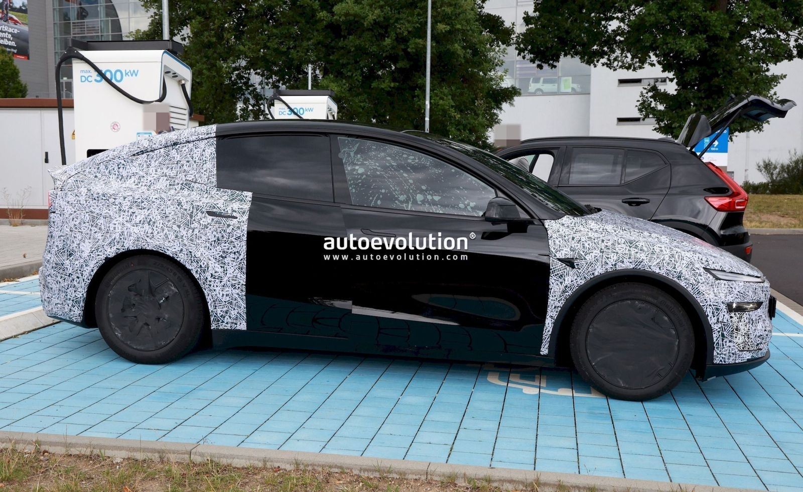 whatsapp-image-2025-08-11-at-13-40-00-1