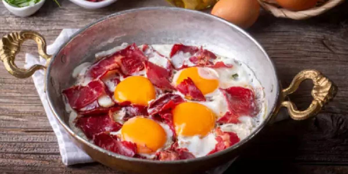 yumurtayla-birlikte-tuketilmesi-zararli-besinler-1