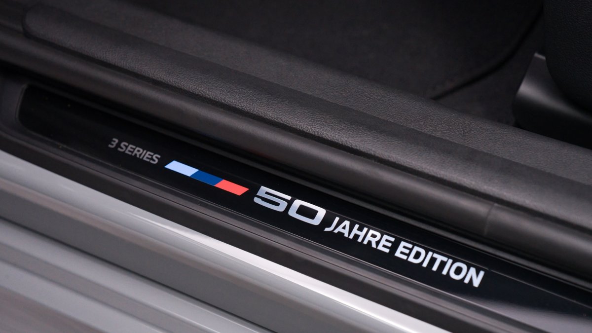 bmw-320i-sedan-50-jahre-edition-5