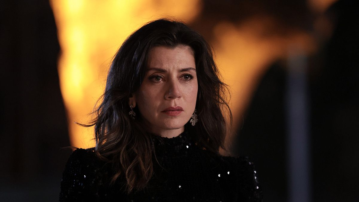 omerin-gamzesi-gokce-bahadir-fizigi-ve-mest-eden-dekoltesiyle-92639