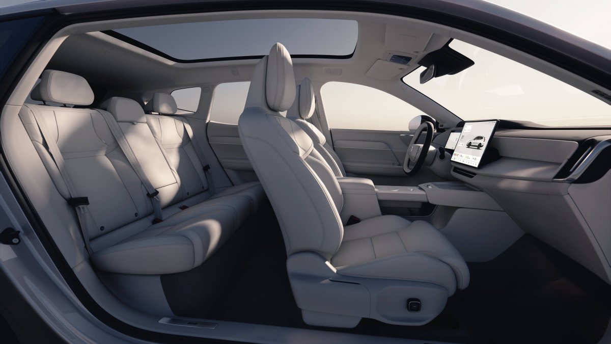 yeni-volvo-xc-70-hibrit-ic-tasarim