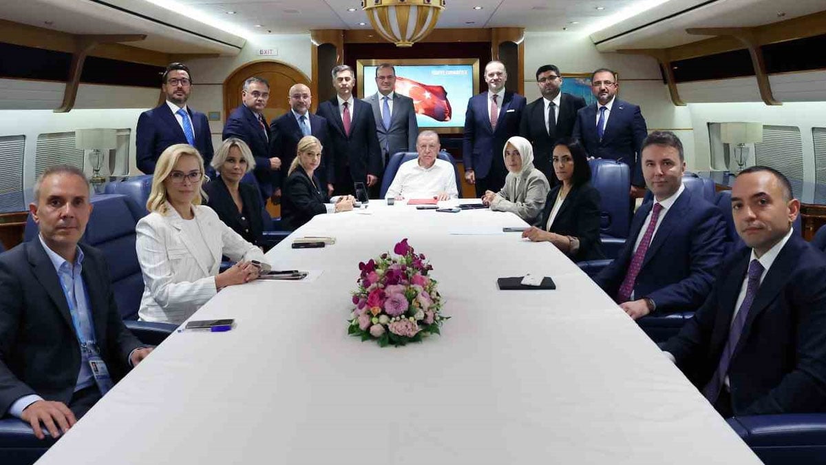 cumhurbaskani-erdogan-cin-ziyareti-donusu-ucakta-gazetecilerin-sorularini-cevapladi.jpg