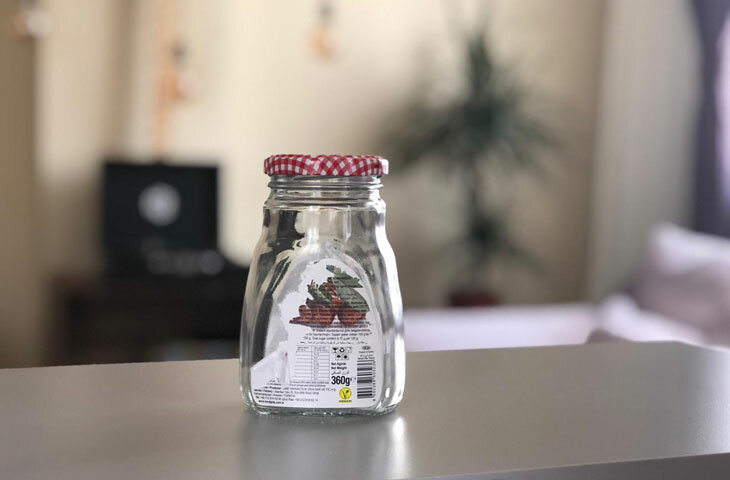 etiketlerden-kalan-yapiskanlari-cikarmak