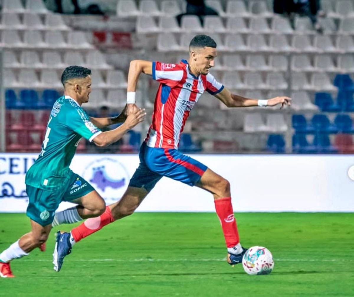 fastan-ispanyaya-yuzerek-iltica-eden-futbolcu-3