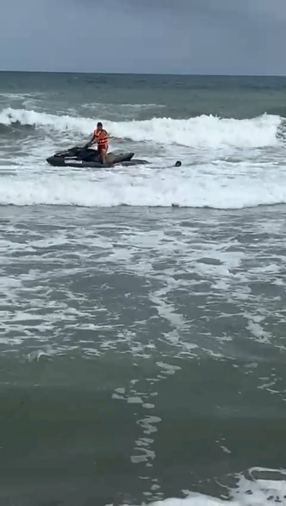 karasuda-soke-eden-olay-bogulmaktan-kurtarildi-firari-suclu-cikti