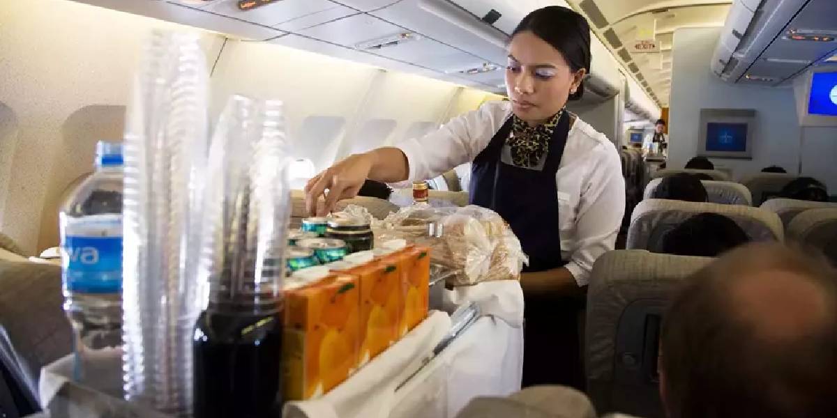 ucaklarda-ucretsiz-su-ikrami