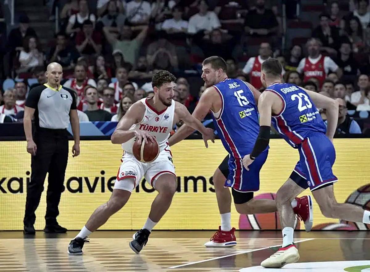 alperen-sengun-kimdir-kac-yasinda-aslen-nereli-hangi-takimlarda-oynadi-4