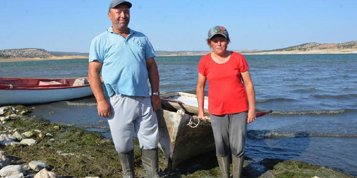 kutahyada-balikcilik-yapan-cift-1