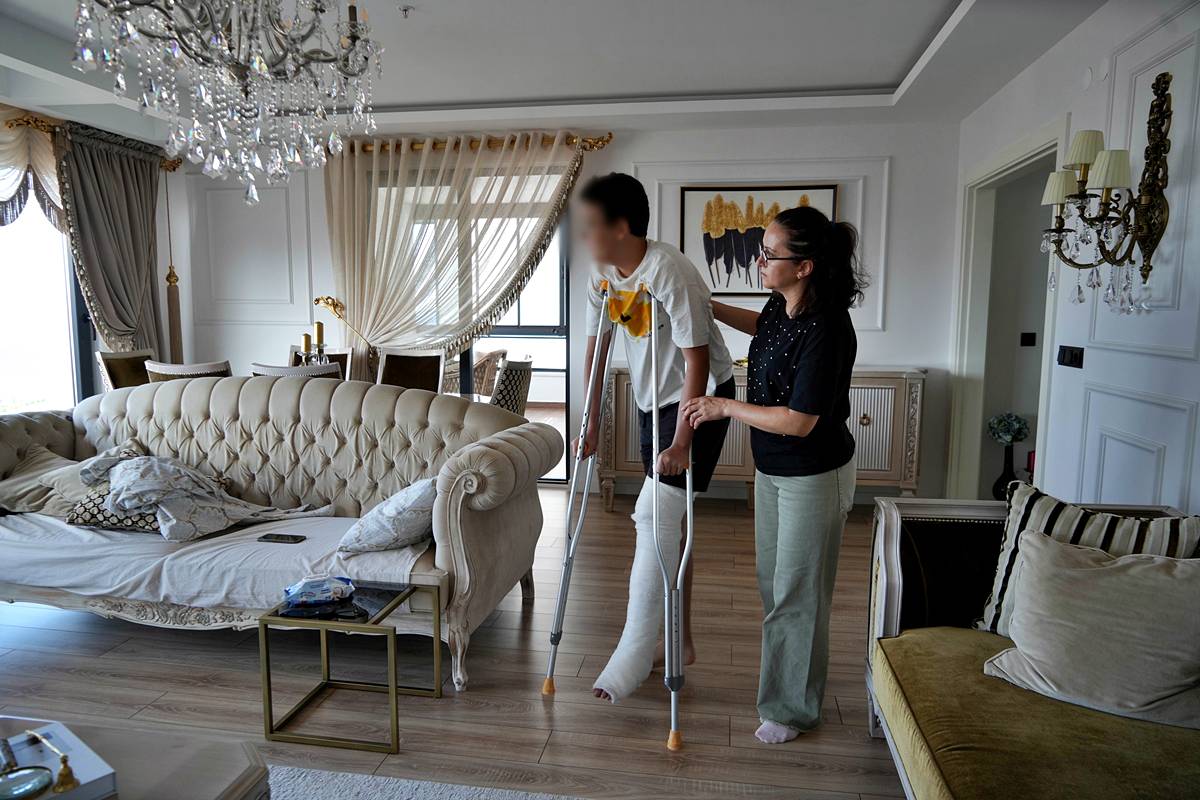 samsun-ozel-okulda-akran-zorbaligi-ogrencinin-ayagi-kirildi-2