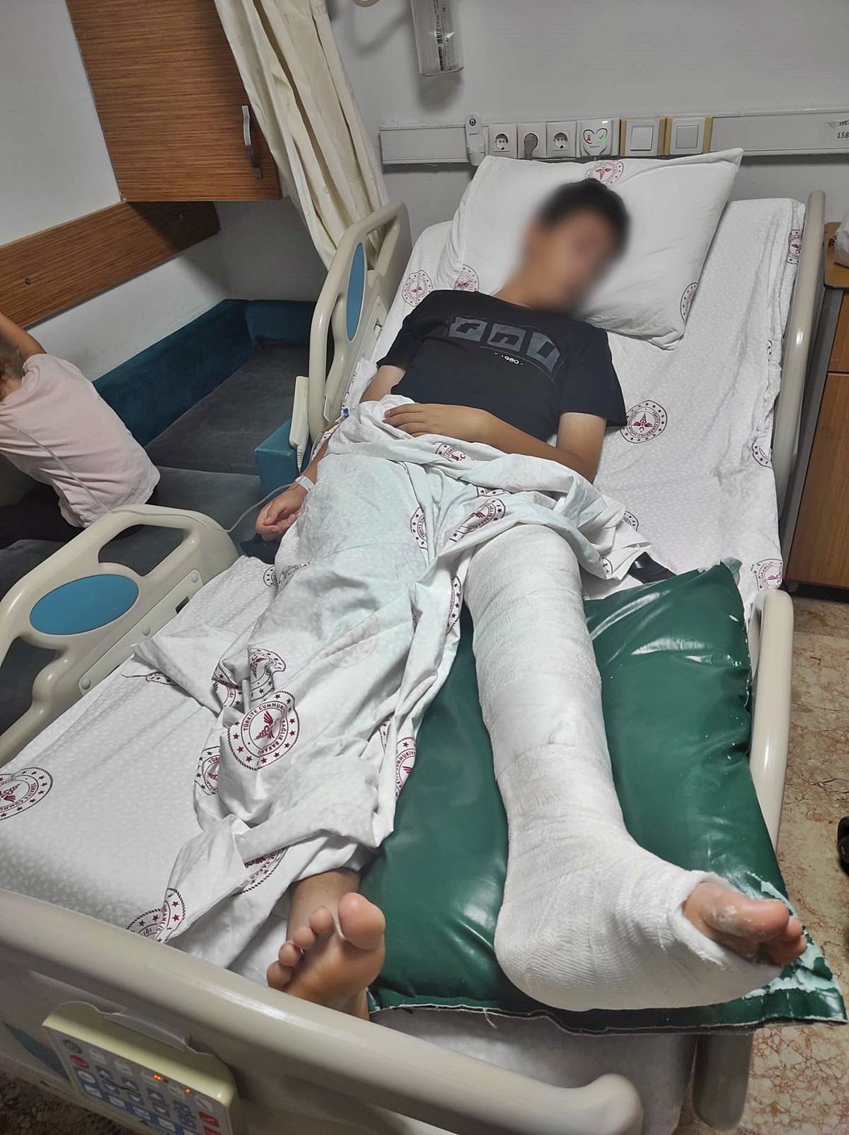 samsun-ozel-okulda-akran-zorbaligi-ogrencinin-ayagi-kirildi-6