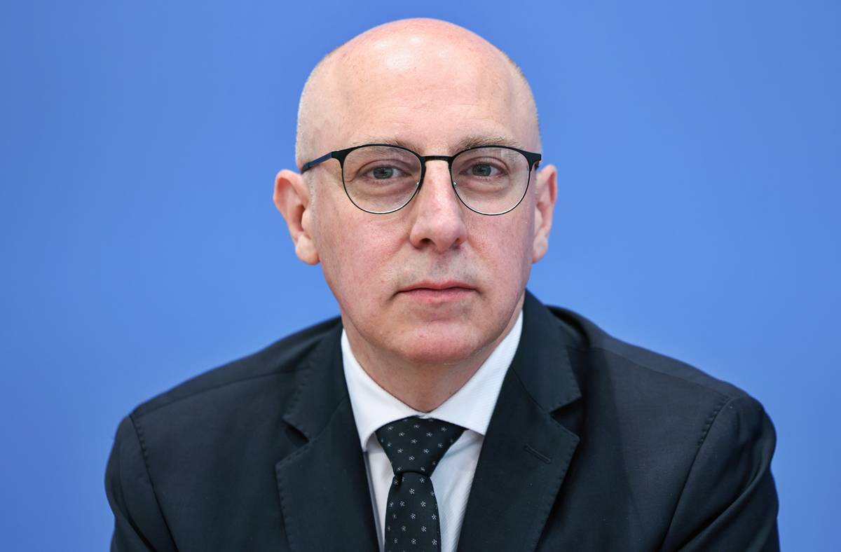 sinan-selen-kimdir-kac-yasinda-aslen-nereli-meslegi-nedir