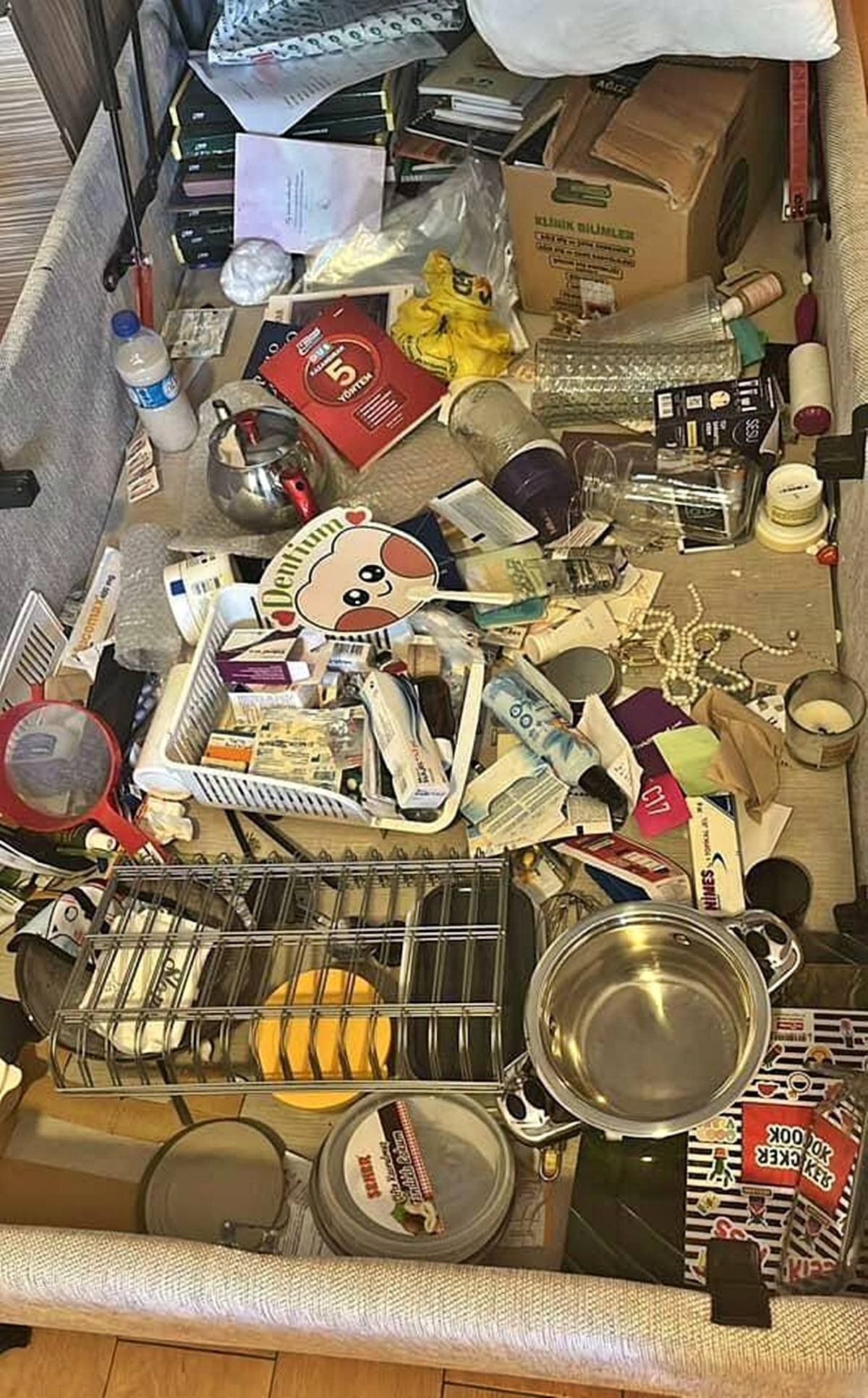 cevizlibag-kiz-ogrenci-yurdu-esyalari-calindi-yagmalandi-11