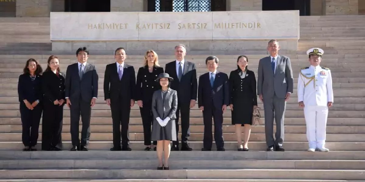 japonya-altes-prensesi-akiko-mikasa-anitkabir