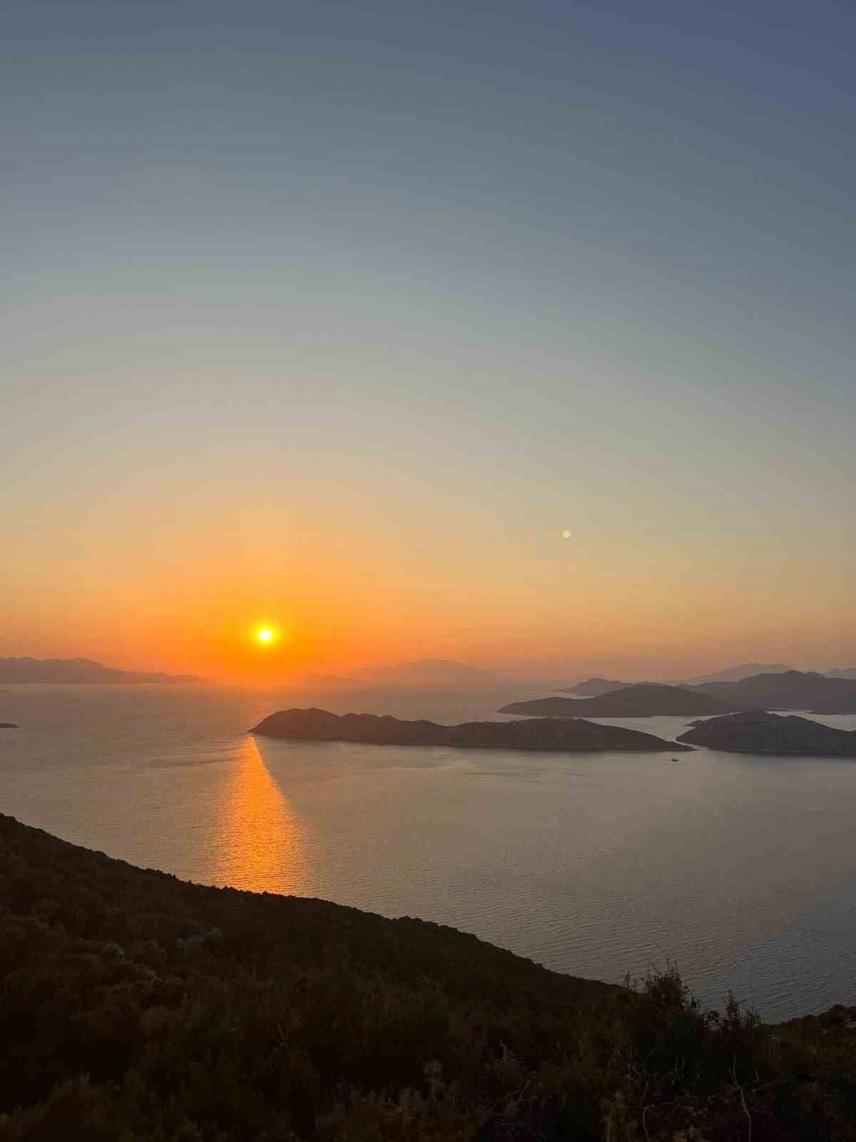 20250918aw540973-3-001