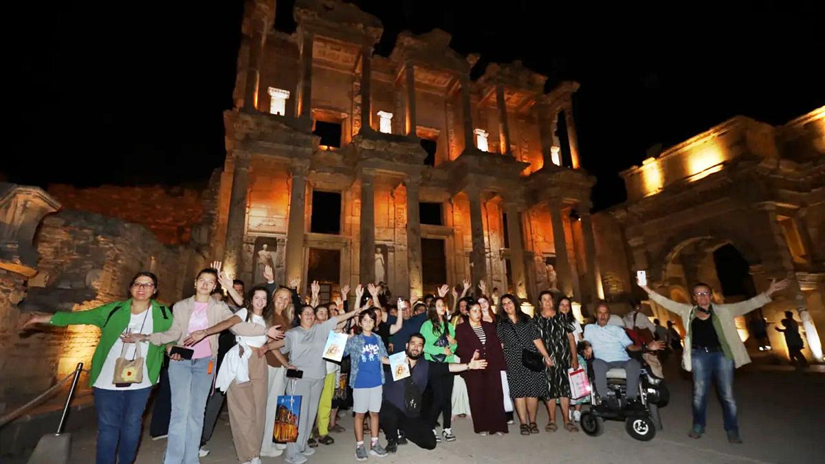 efes-antik-kenti-gece-kaca-kadar-acik