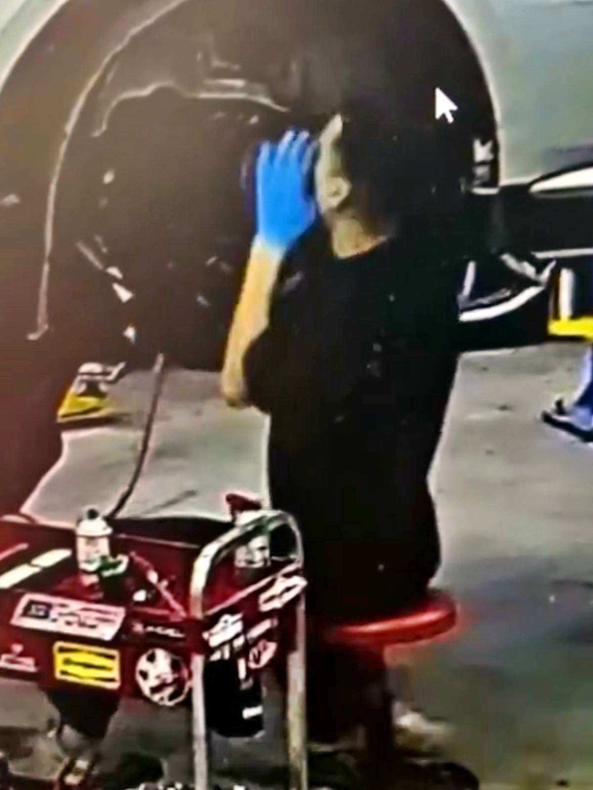 is-kazasi-tornavida-gozune-saplandi-5