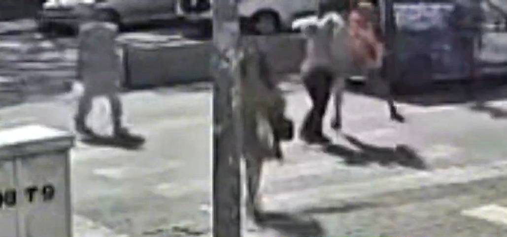 kirmizi-isikta-gecen-maganda-yasli-kadina-saldirdi-3