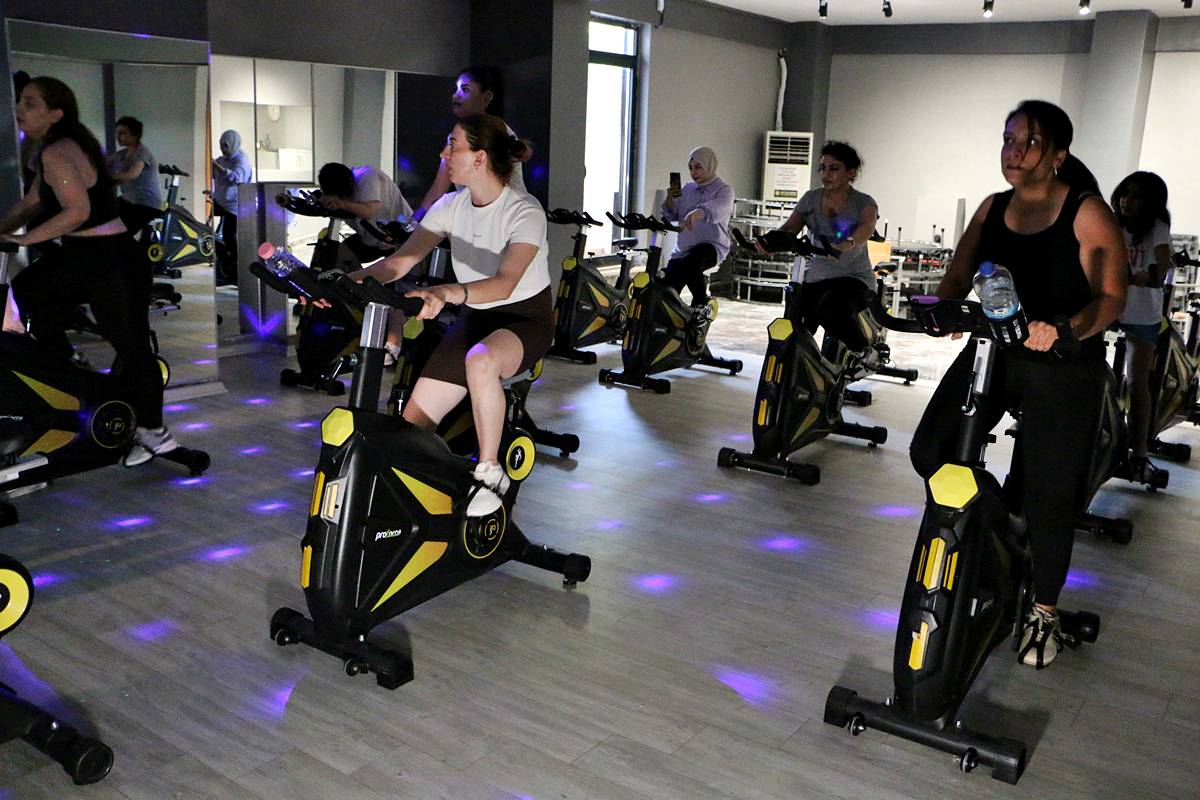 diyarbakir-kayapinar-halay-cekerek-fitness-yaptiran-spor-salonu-5