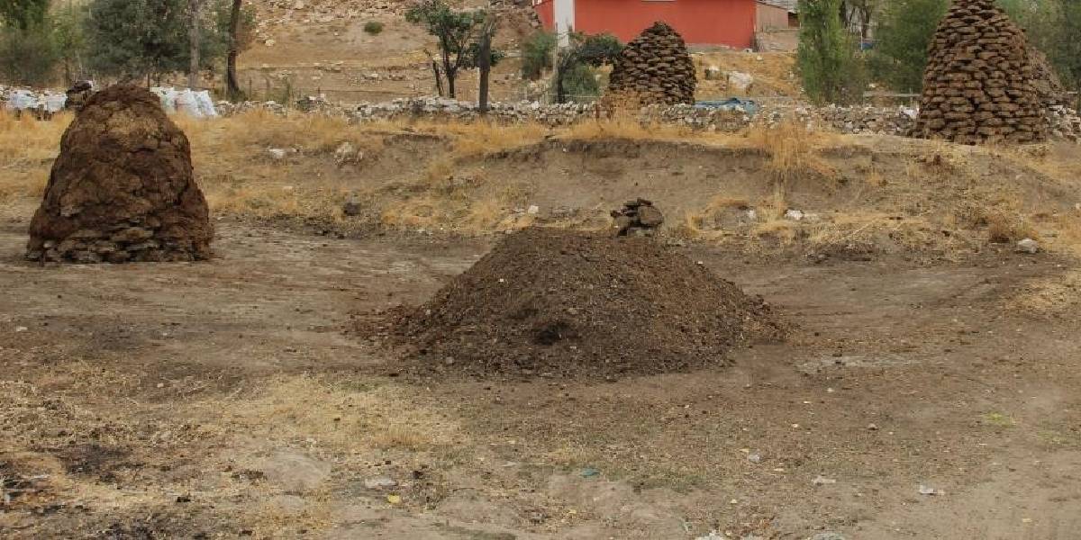 erzincanda-kislik-tezek-hazirligi-1