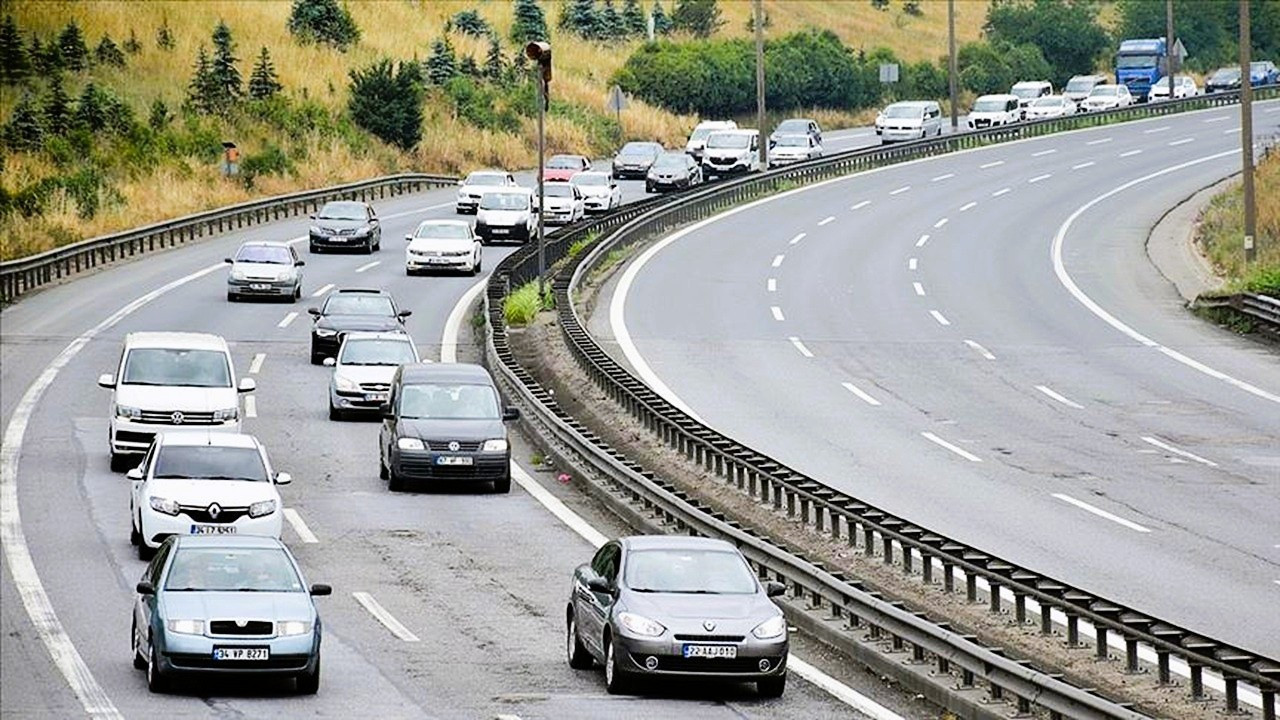 thumbs-b-c-57eeb9d93950aa18134fd8c5-90eg-cover