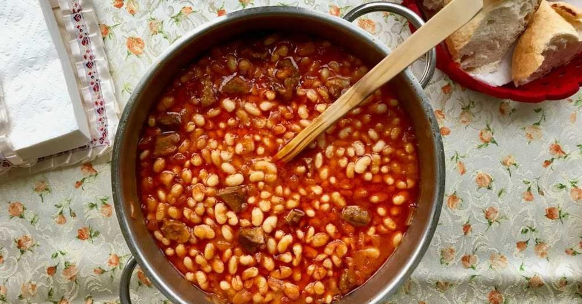 1200x627-etli-kuru-fasulye-nasil-yapilir-kuru-fasulye-tarifi-malzemeleri-yapilisi-ve-puf-noktalari-nedir-1664020813580