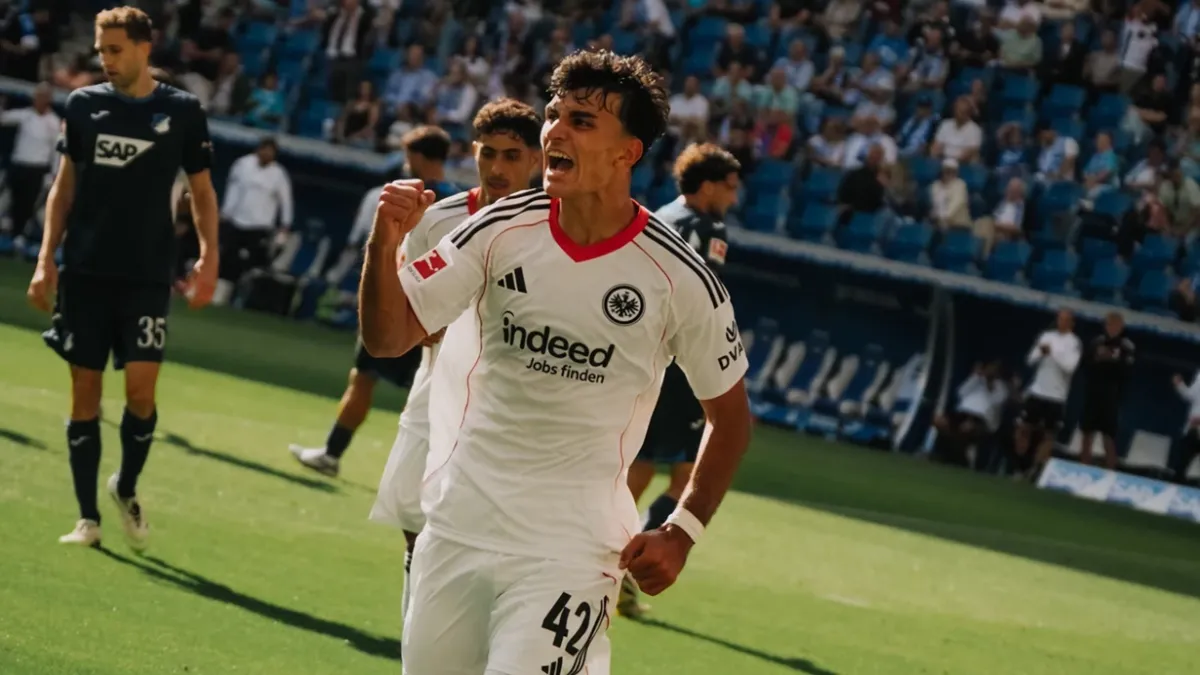 milli-futbolcu-can-uzun-eintracht-frankfurtta-gollerine-devam-ediyor-2mxw-jpg