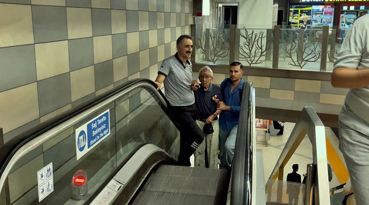 bursa-sehrekustu-metro-istasyonu-raylara-dusen-adam-4.jpg