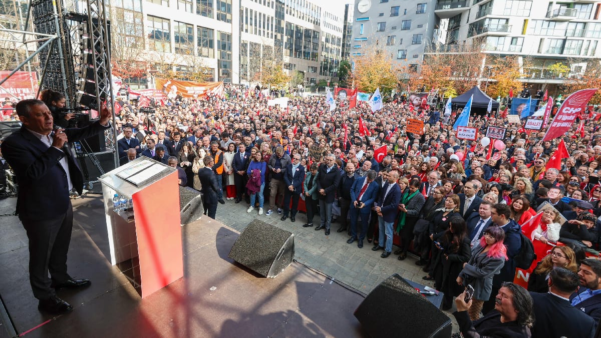 ozgur-ozel-2025-10-12t170036-414-001.jpg