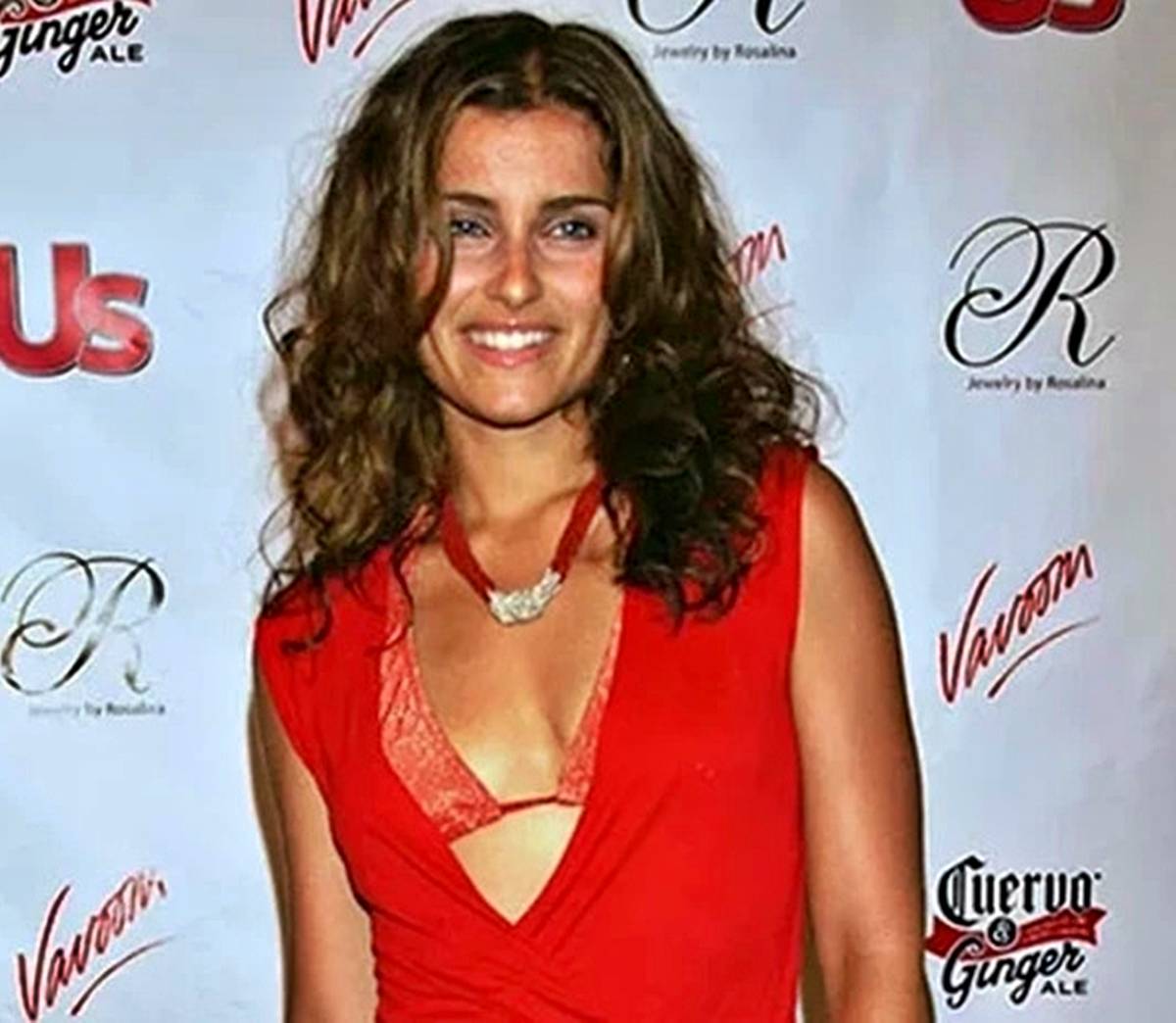 nelly-furtado-kimdir-kac-yasinda-kac-kilo-2.jpg
