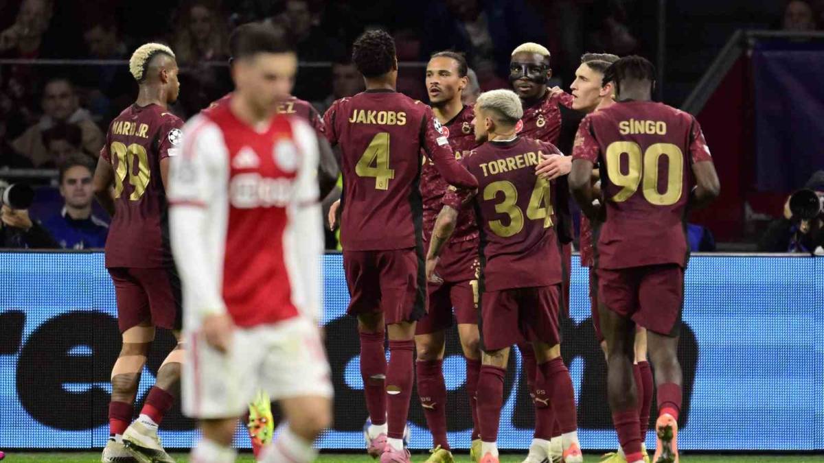 Galatasaray, deplasmanda Ajax'ı Victor Osimhen'in attığı 3 golle geçti 2 12401381.jpg