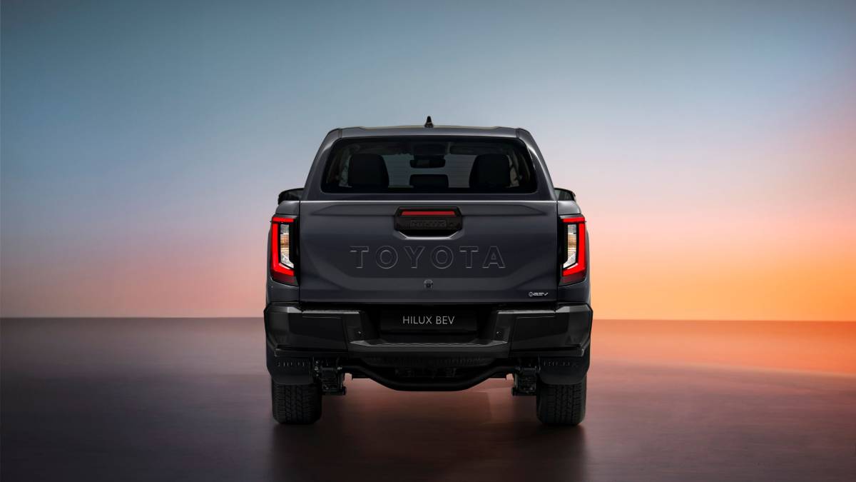 toyota-hilux-bev-hero-5.jpg