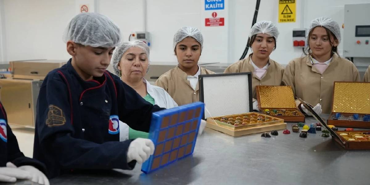 ali-topcuoglu-mesleki-ve-teknik-anadolu-lisesi-cikolata-uretim.jpg