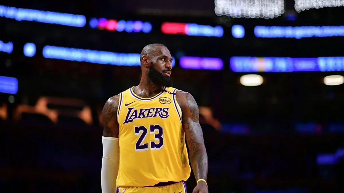 los-angeles-lakers-forward-lebron-james-23.webp