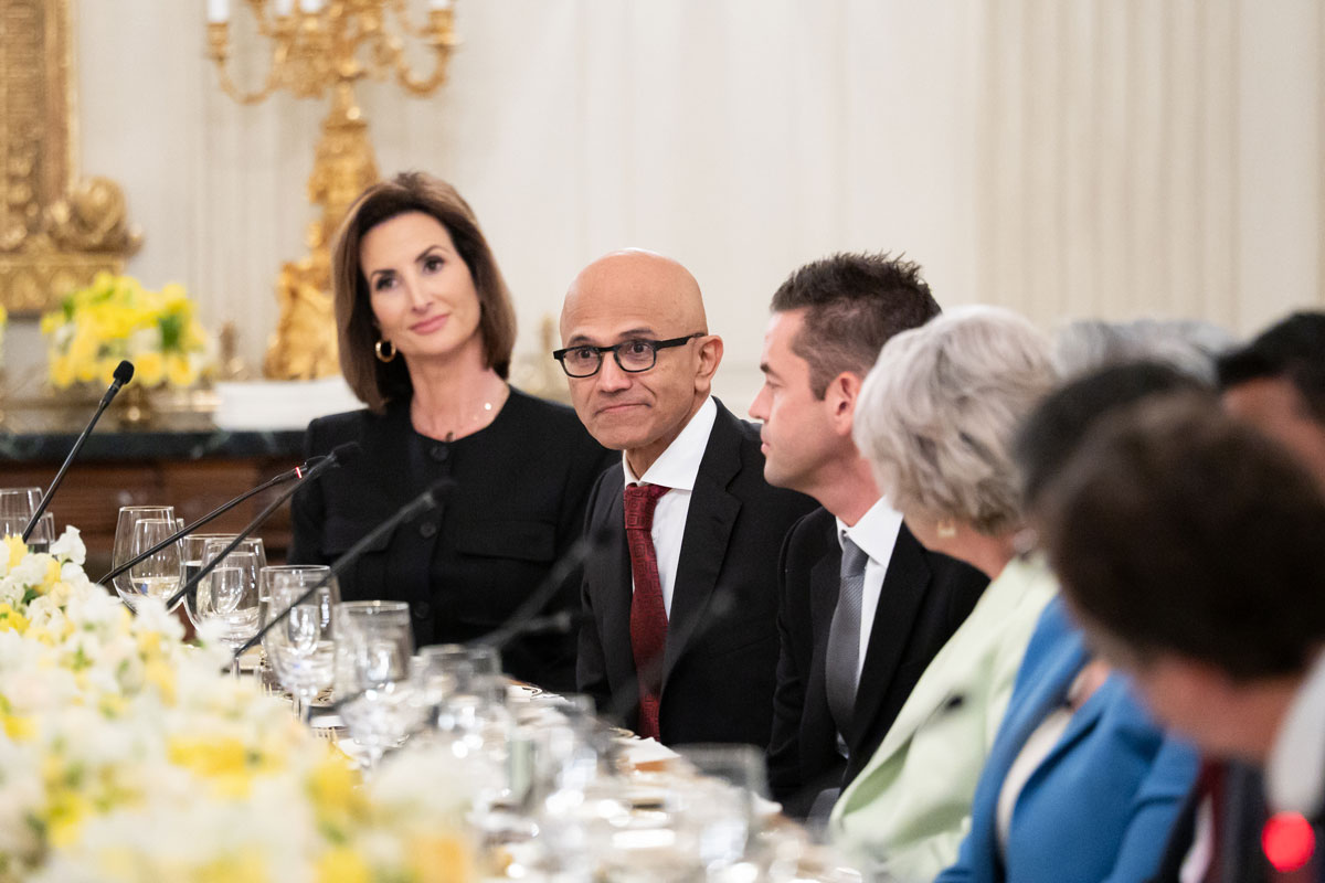 satya-nadella-beyaz-sarayda-trumpin-konuklarindan.jpg