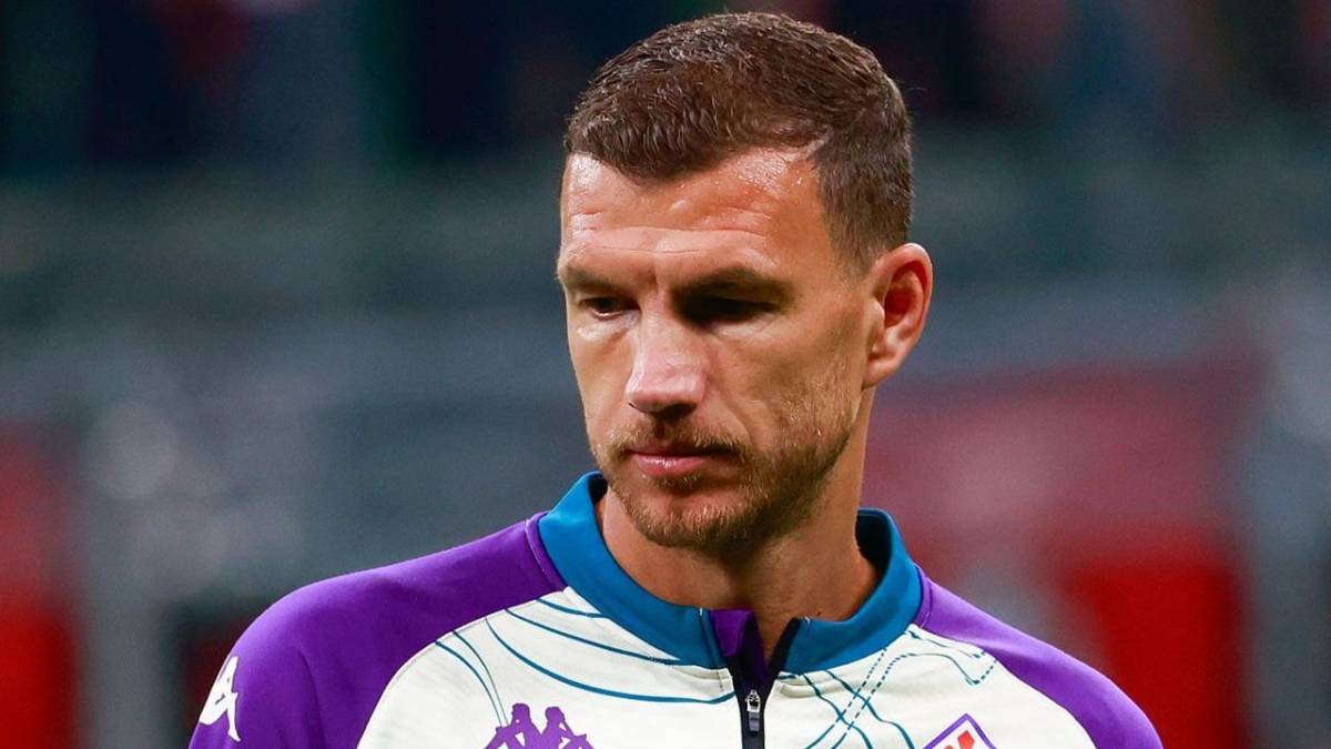 fiorentina-yokus-asagi-gidiyor-edin-dzeko-elestirmisti-koltugu-sallantida-17621024242512.jpg