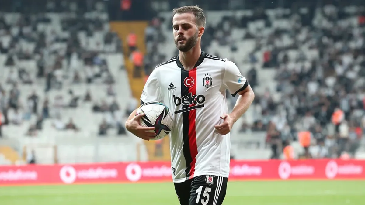 besiktasta-pjanic-de-sakatlandi-nev8-jpg.webp