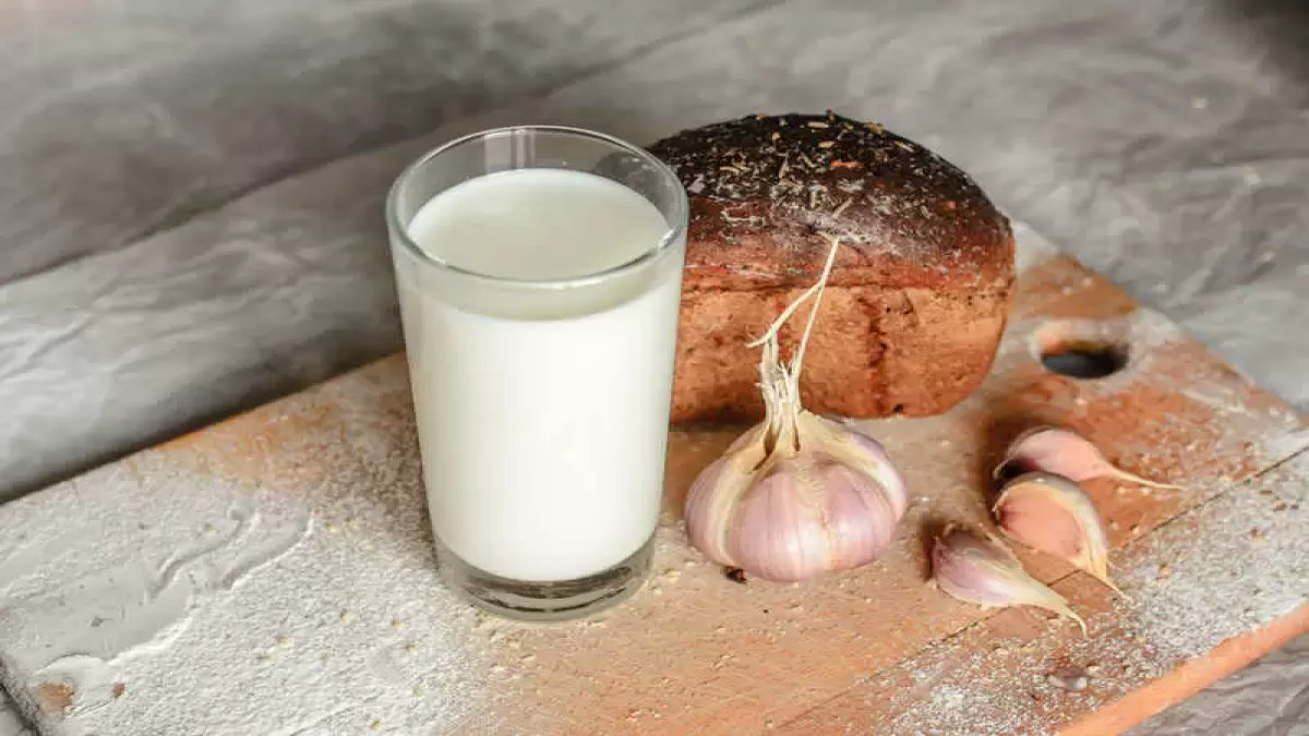 sut-ve-sarimsak-karisimi-neye-iyi-gelir.jpg
