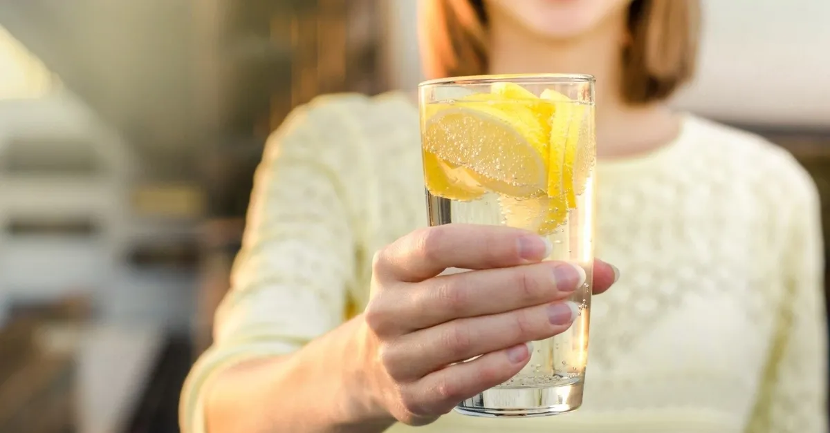 1200x627-bir-ay-boyunca-limonlu-su-icerseniz-vucuda-etkisi-inanilmaz-iste-limonlu-suyun-mucizevi-etkisi-1563523906790.webp