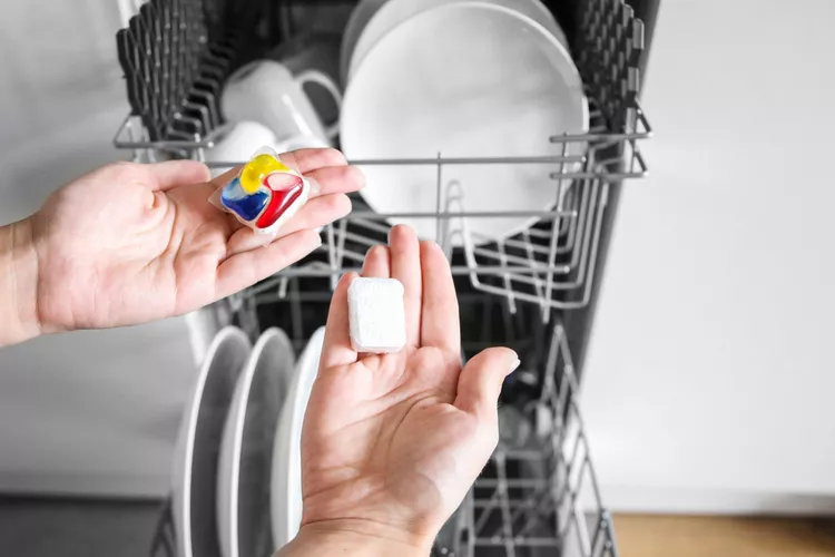 which-dishwasher-detergent-is-right-for-you-2-1122-2000-710697c36ef8425fa5645a89fb6fce29.webp