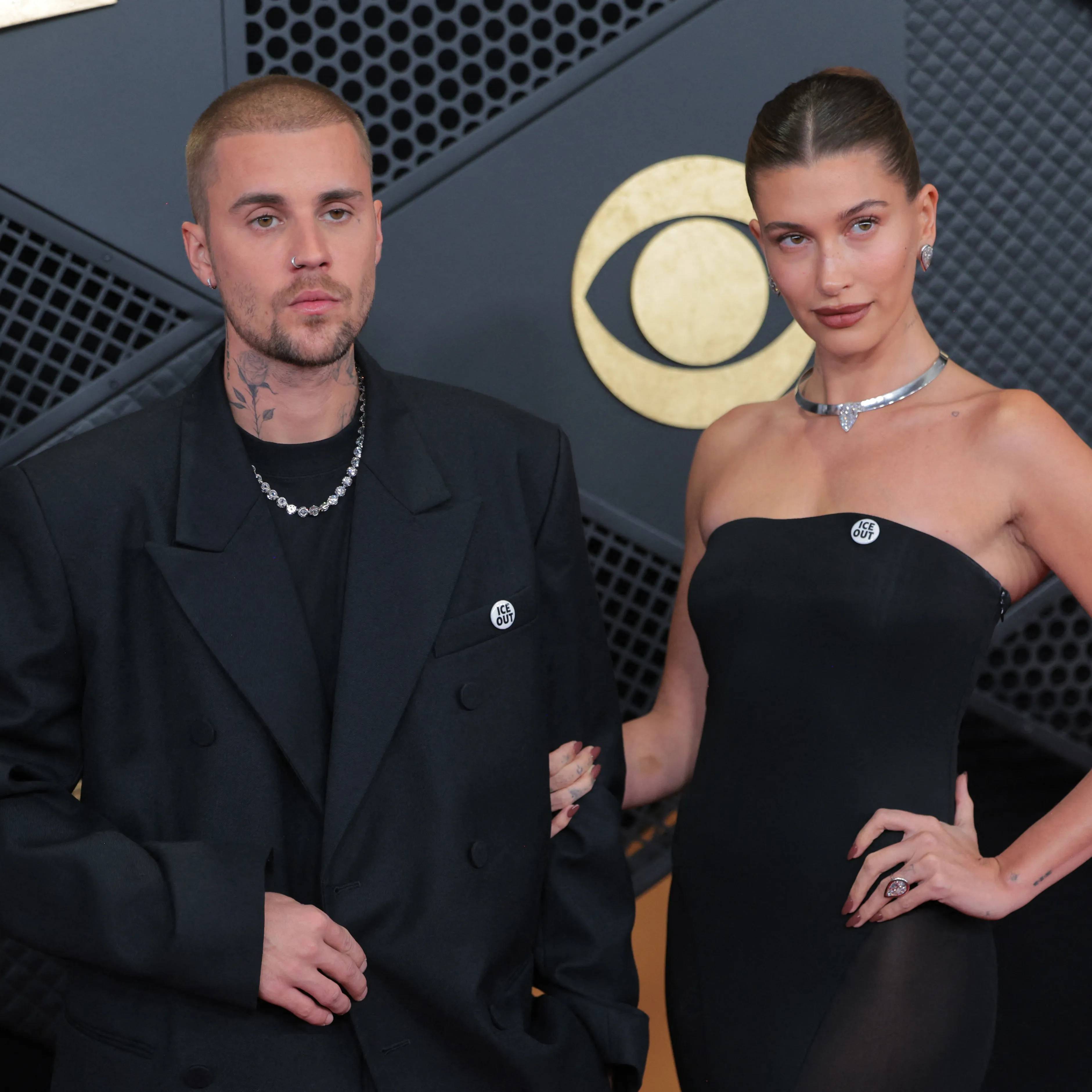 justin-ve-hailey-bieber-grammyde-ice-out-rozeti-takti-1.jpg