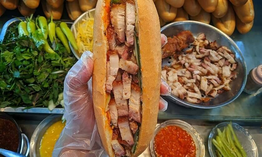 banh-mi-heo-quay-vietnam-1.jpg