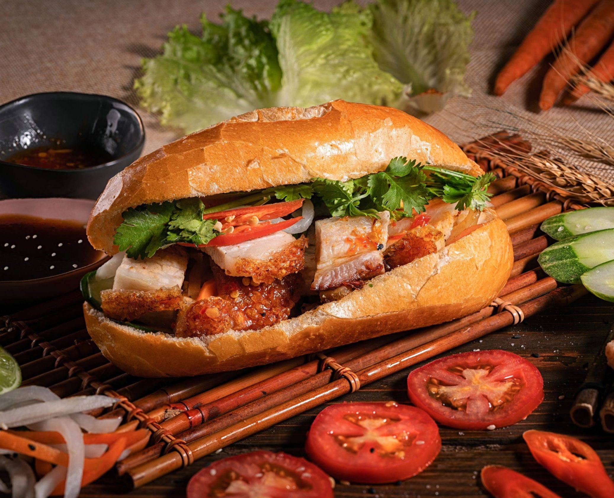 banh-mi-heo-quay-vietnam.jpg
